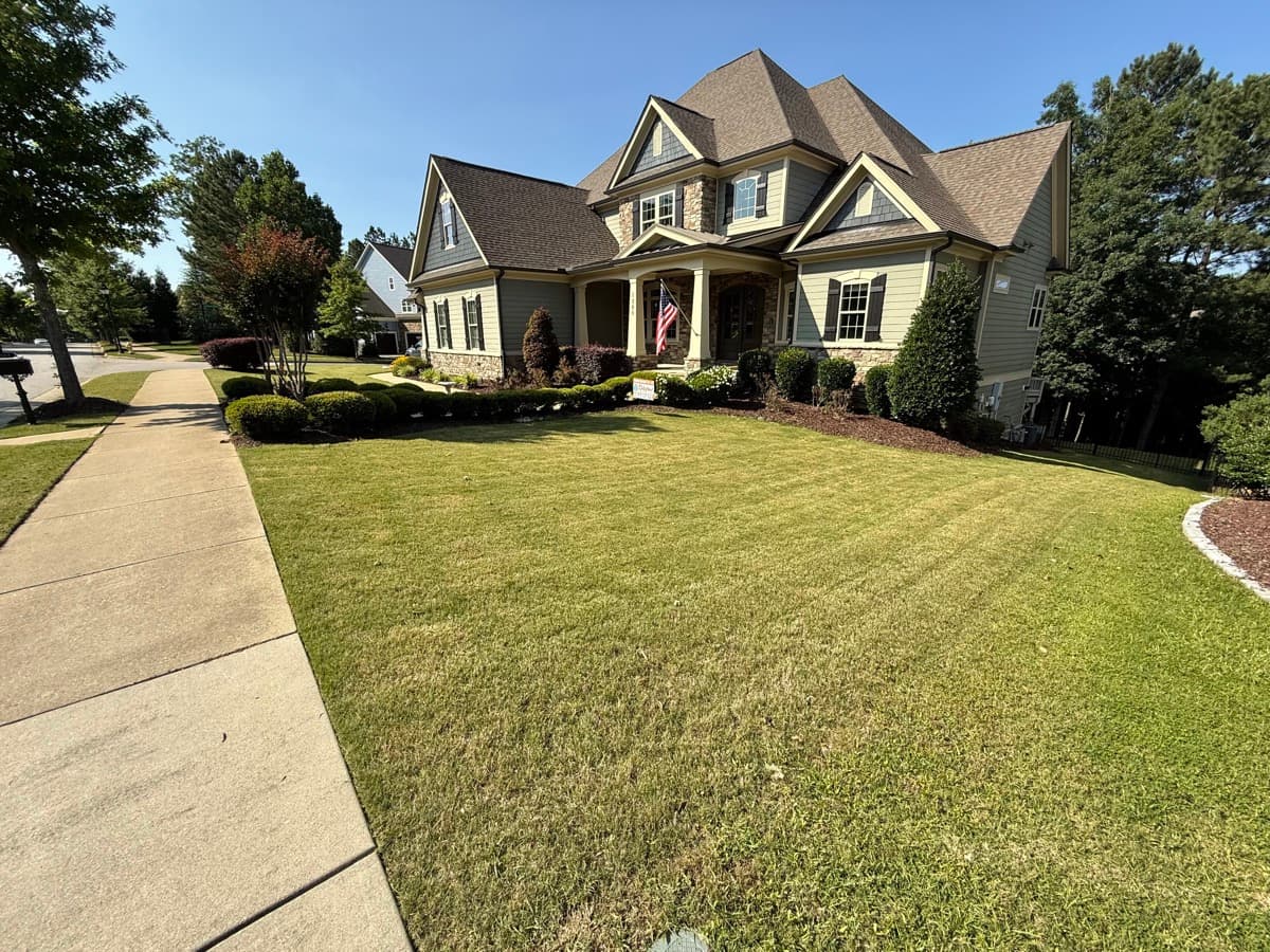 HOA Lawn Care Requirements in Holly Springs Neighborhoods